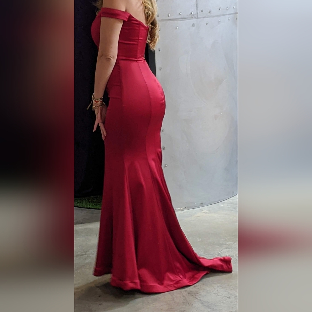 Red Mermaid Cut Formal Dress Size 2 FREE SHIPPING
